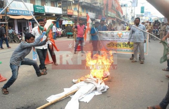 2nd day of Civic Life disruption hits Capital City : Congress blocked road, harassed common people for hours, burnt PM Modiâ€™s effigy at Agartala Surya Chowmuhani 